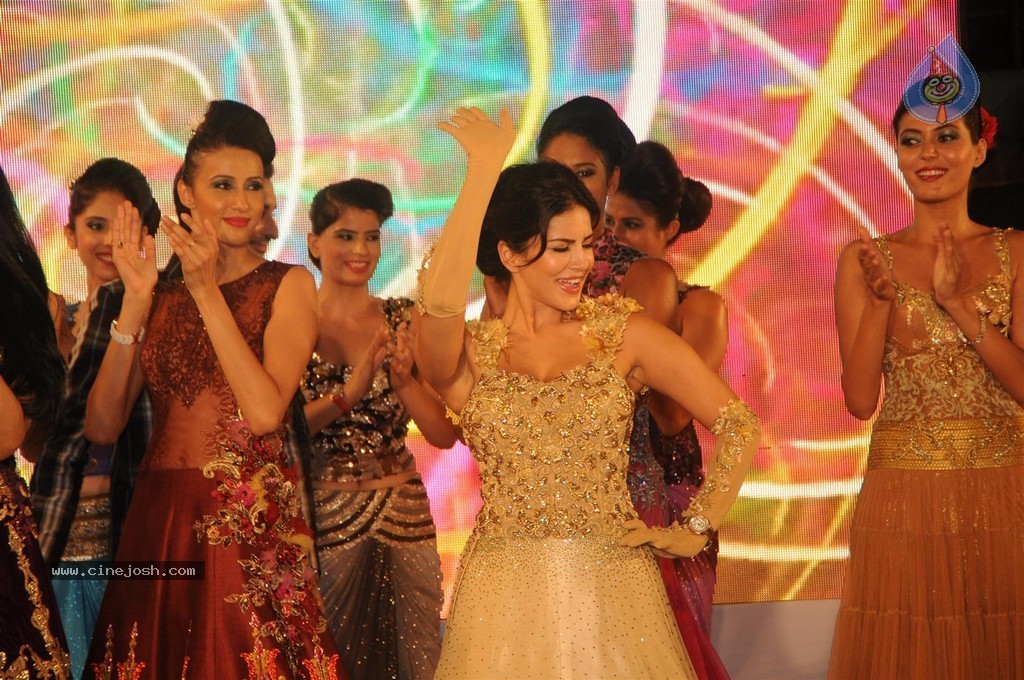 Bolly Celebs Walks the Ramp at Club Wear Fashion Show - 117 / 123 photos