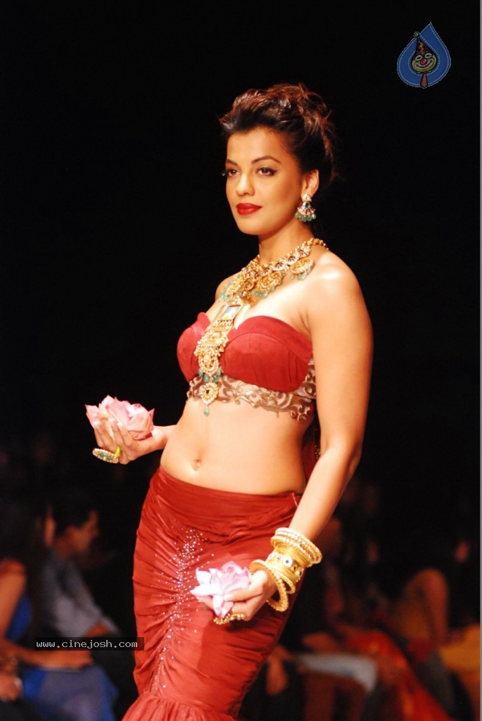 Bolly Celebs Walks the Ramp at IIJW - 3 / 152 photos
