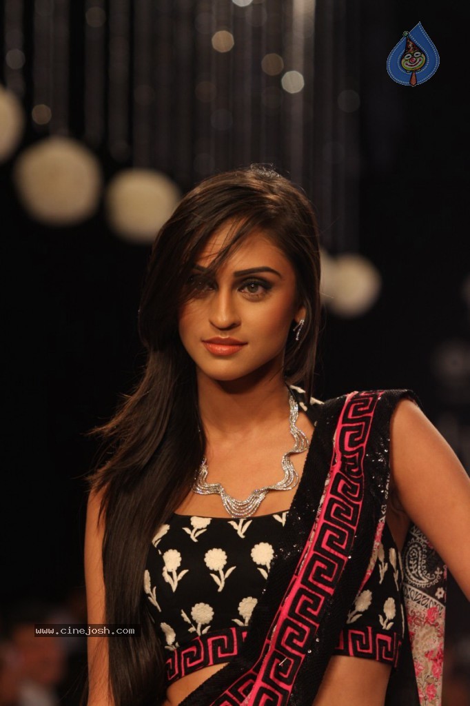 Bolly Celebs Walks the Ramp at IIJW - 39 / 152 photos