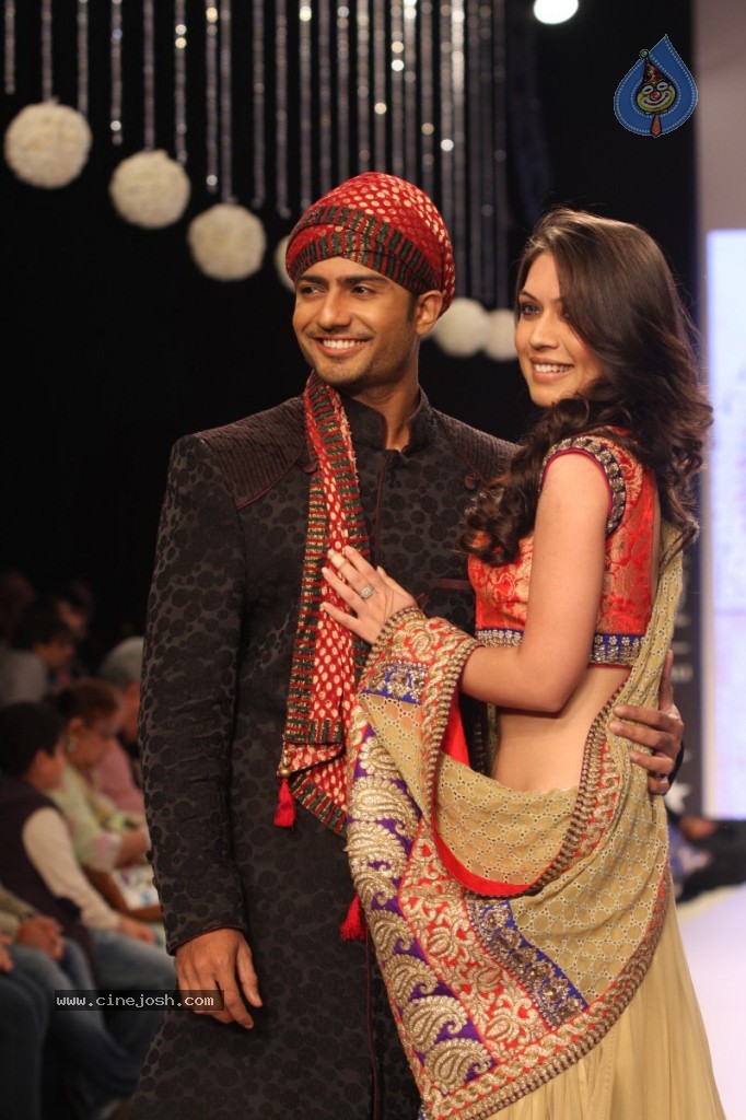 Bolly Celebs Walks the Ramp at IIJW - 49 / 152 photos