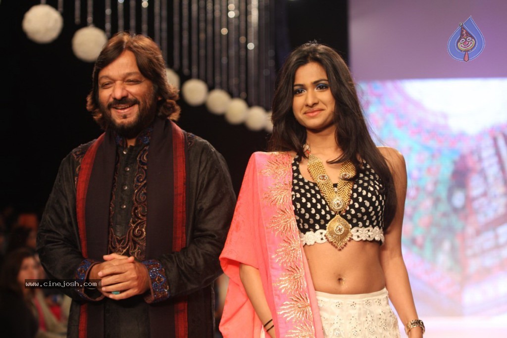 Bolly Celebs Walks the Ramp at IIJW - 57 / 152 photos