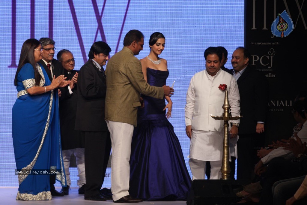 Bolly Celebs Walks the Ramp at IIJW - 93 / 152 photos