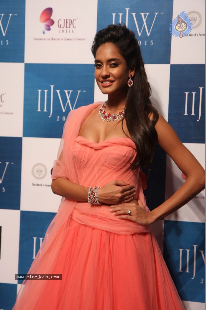 Bolly Celebs Walks the Ramp at IIJW - 143 / 152 photos