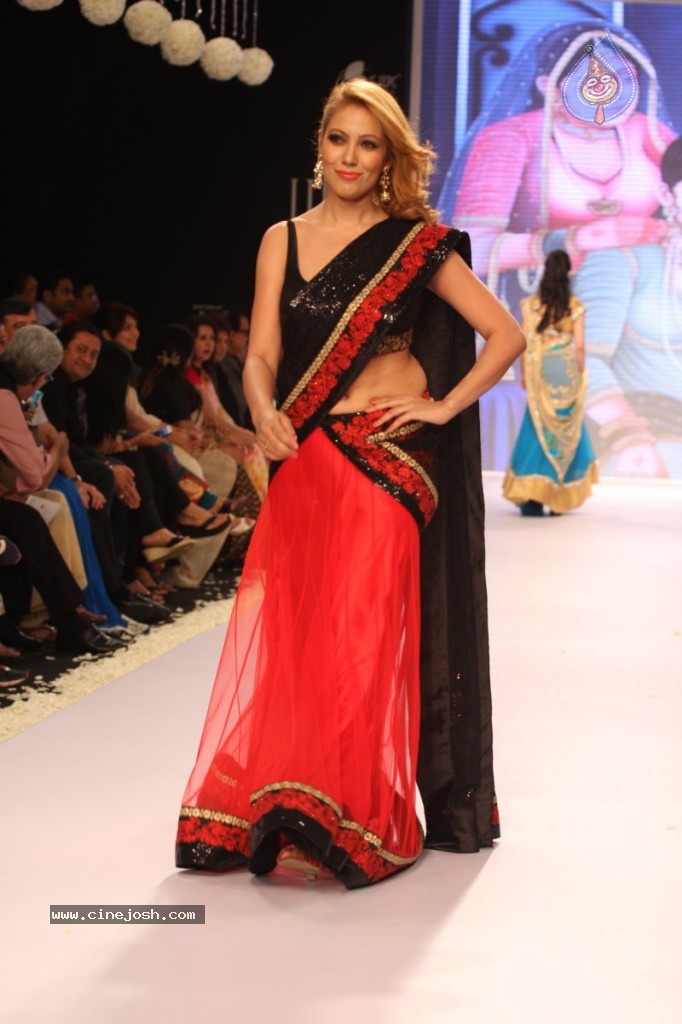 Bolly Celebs Walks the Ramp at IIJW - 151 / 152 photos