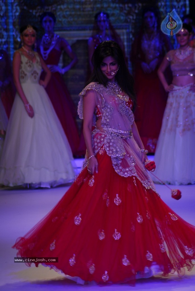 Bolly Celebs Walks the Ramp at IIJW 2014 - 18 / 131 photos