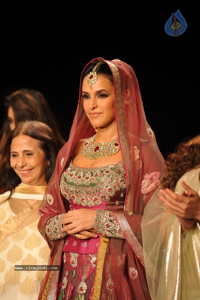 Bolly Celebs Walks the Ramp at IIJW 2014 - 34 / 131 photos
