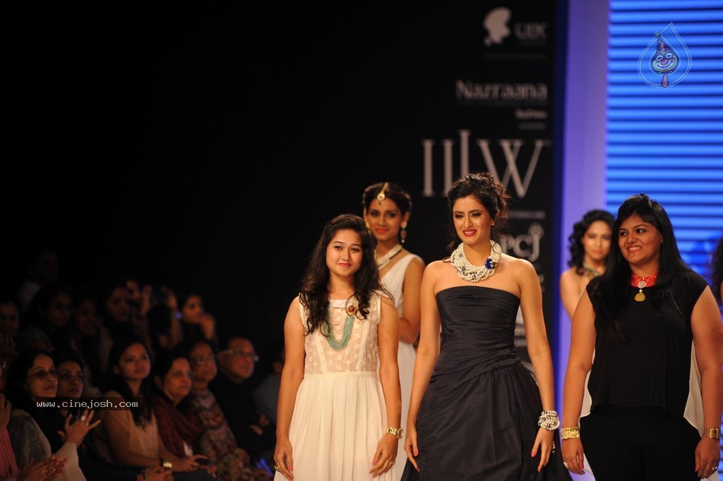 Bolly Celebs Walks the Ramp at IIJW 2014 - 54 / 131 photos