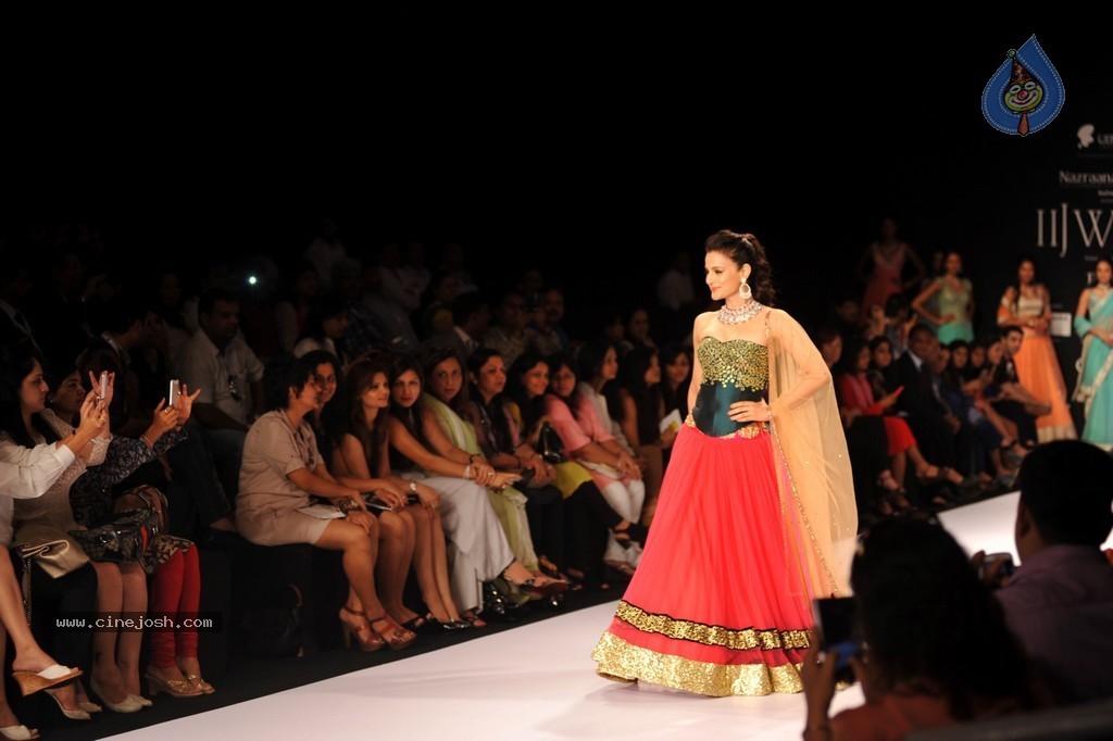 Bolly Celebs Walks the Ramp at IIJW 2014 - 97 / 131 photos