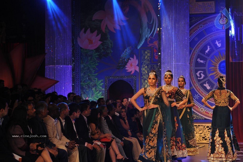 Bolly Celebs Walks the Ramp at IIJW 2014 Grand Finale - 36 / 114 photos