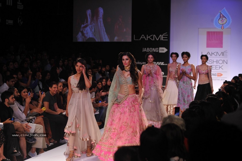 Bolly Celebs Walks the Ramp at LFW 2014 - 33 / 78 photos