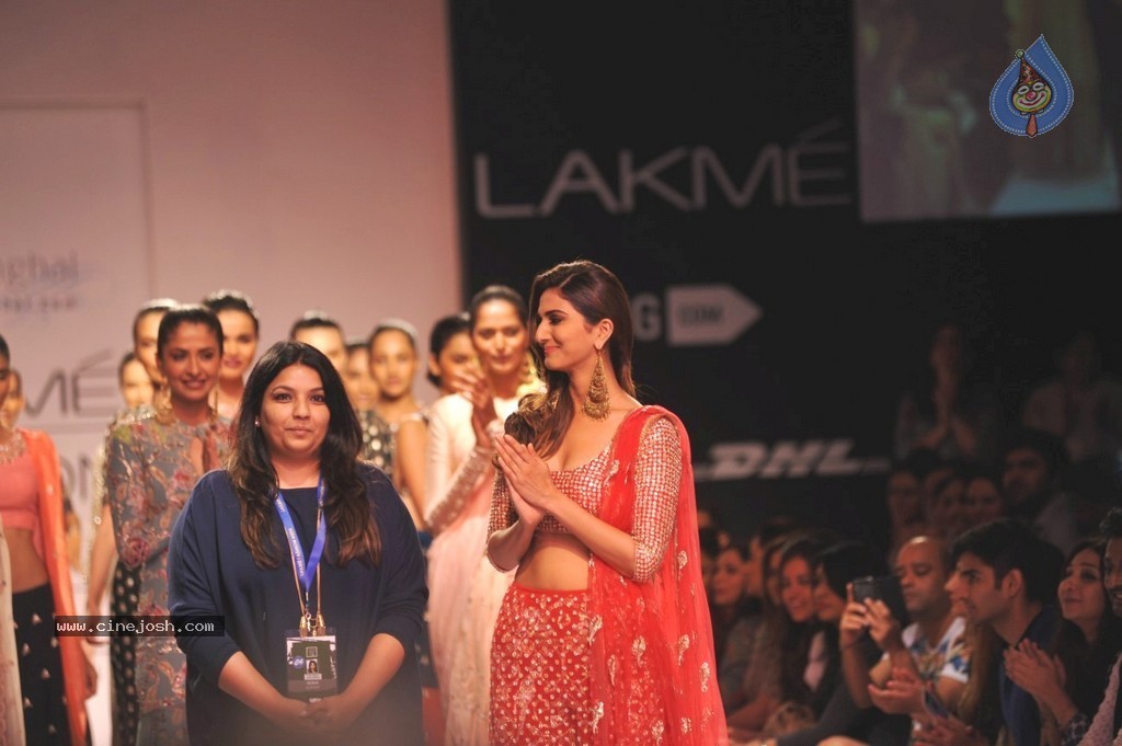 Bolly Celebs Walks the Ramp at LFW 2014 - 43 / 78 photos