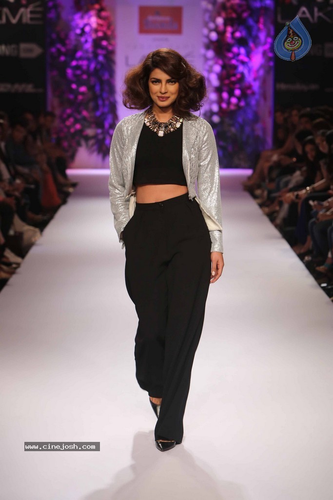 Bolly Celebs Walks the Ramp at LFW 2014 - 45 / 78 photos