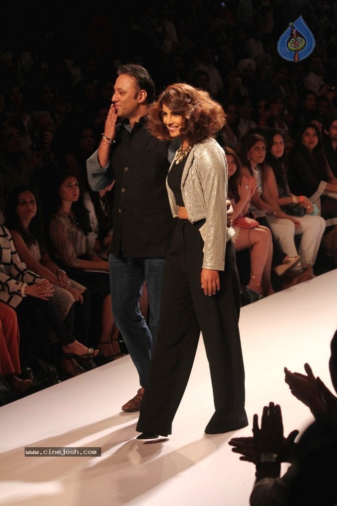 Bolly Celebs Walks the Ramp at LFW 2014 - 54 / 78 photos