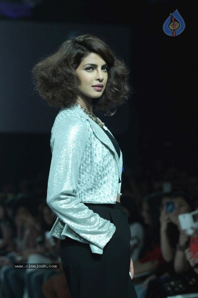 Bolly Celebs Walks the Ramp at LFW 2014 - 57 / 78 photos