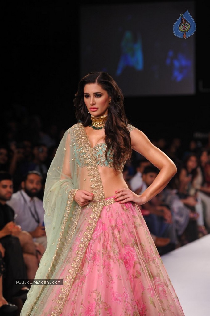 Bolly Celebs Walks the Ramp at LFW 2014 - 58 / 78 photos