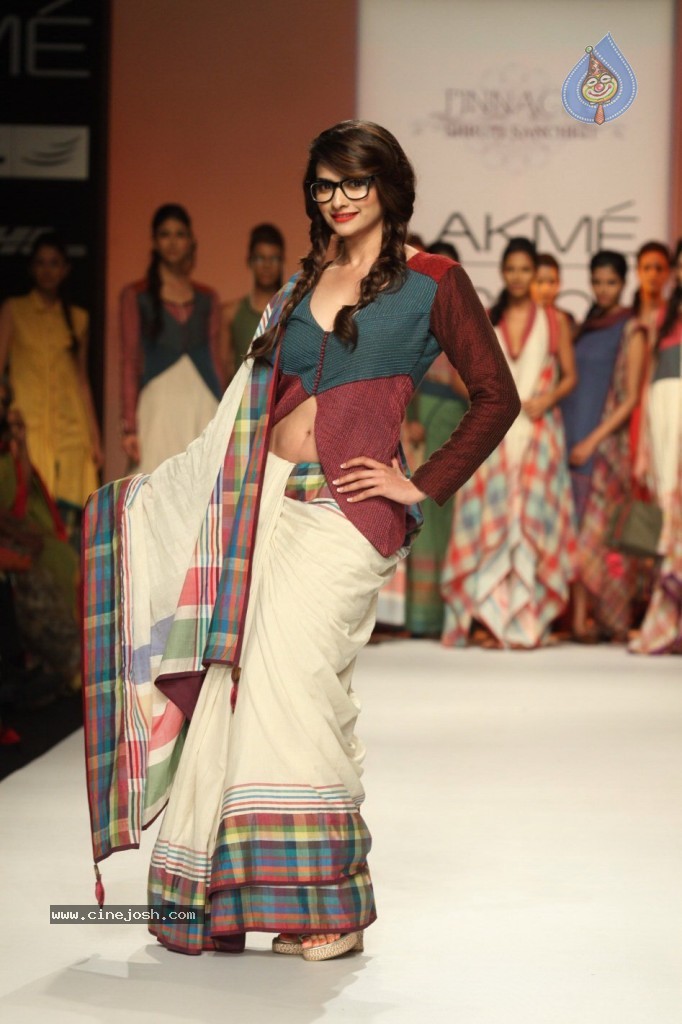 Bolly Celebs Walks the Ramp at LFW Day 4 - 2 / 134 photos
