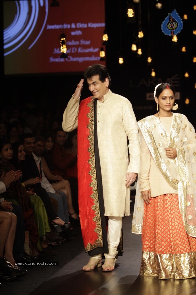 Bolly Celebs Walks the Ramp at LFW Day 4 - 11 / 134 photos