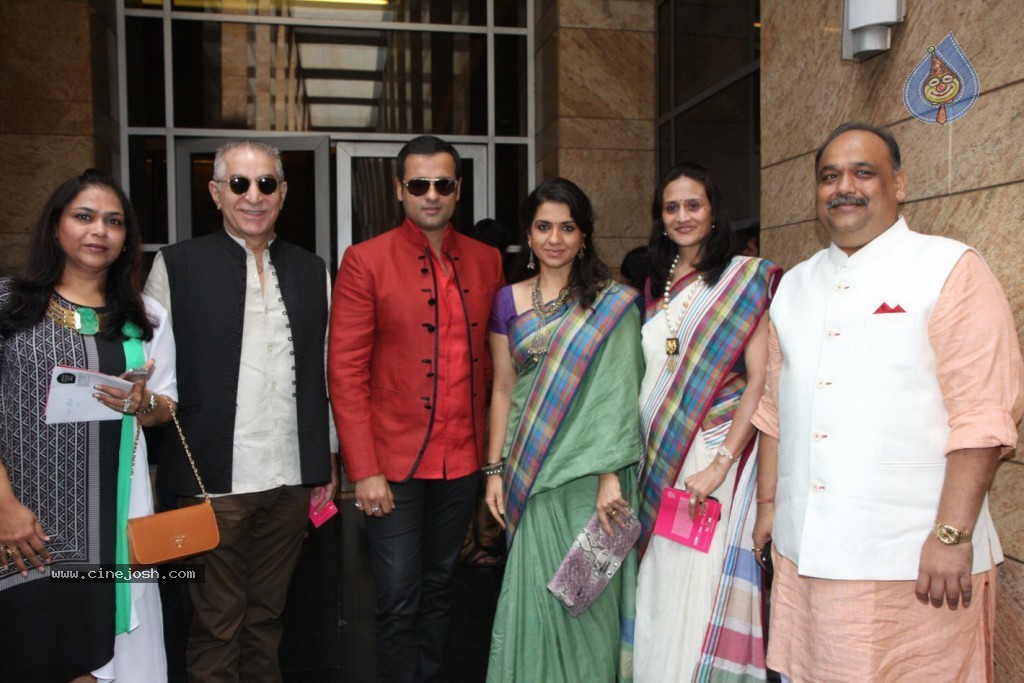 Bolly Celebs Walks the Ramp at LFW Day 4 - 26 / 134 photos