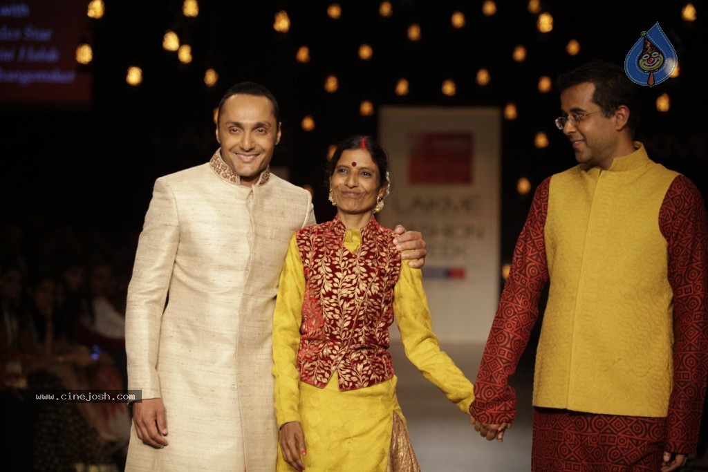 Bolly Celebs Walks the Ramp at LFW Day 4 - 33 / 134 photos
