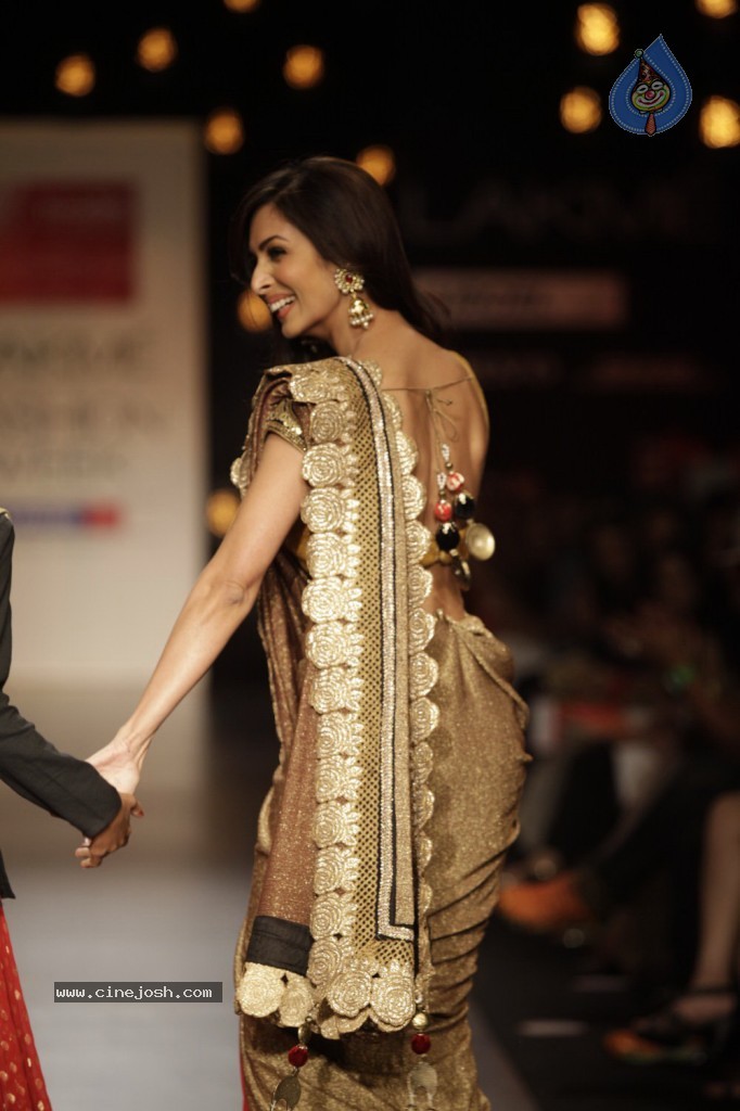 Bolly Celebs Walks the Ramp at LFW Day 4 - 39 / 134 photos
