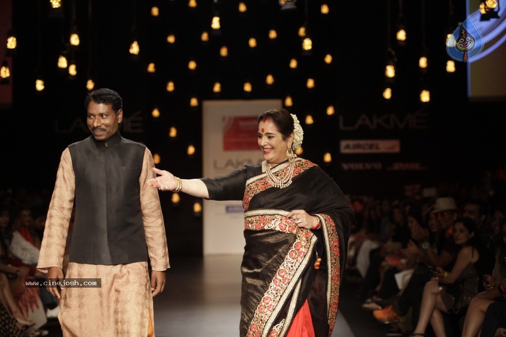Bolly Celebs Walks the Ramp at LFW Day 4 - 56 / 134 photos