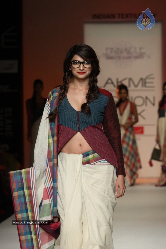 Bolly Celebs Walks the Ramp at LFW Day 4 - 88 / 134 photos