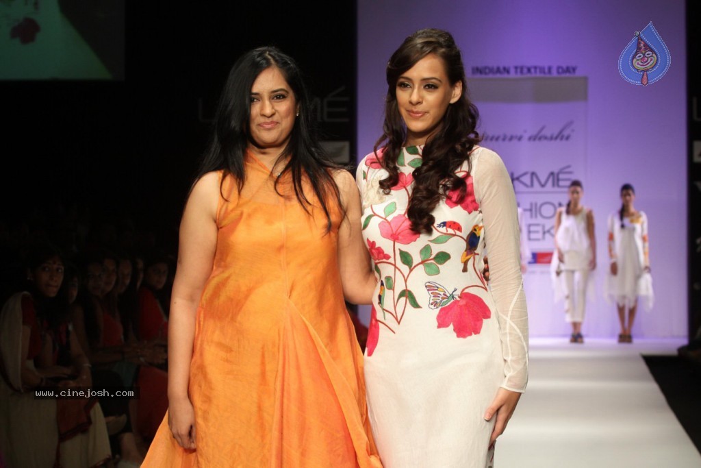 Bolly Celebs Walks the Ramp at LFW Day 4 - 106 / 134 photos