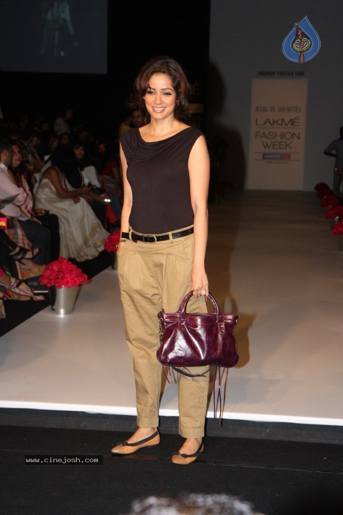 Bolly Celebs Walks the Ramp at LFW Day 4 - 116 / 134 photos