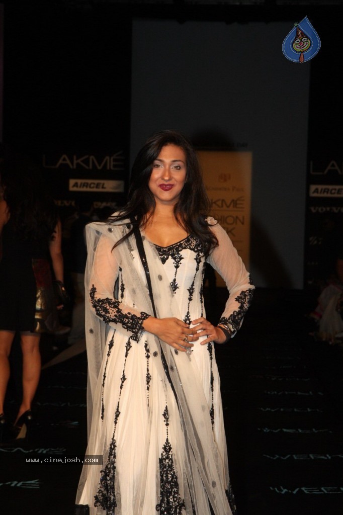 Bolly Celebs Walks the Ramp at LFW Day 4 - 130 / 134 photos