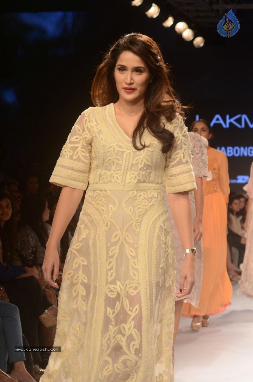 Bolly Celebs Walks the Ramp at LFW Summer Resort 2015 - 17 / 96 photos