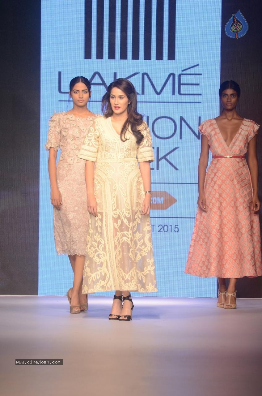 Bolly Celebs Walks the Ramp at LFW Summer Resort 2015 - 27 / 96 photos