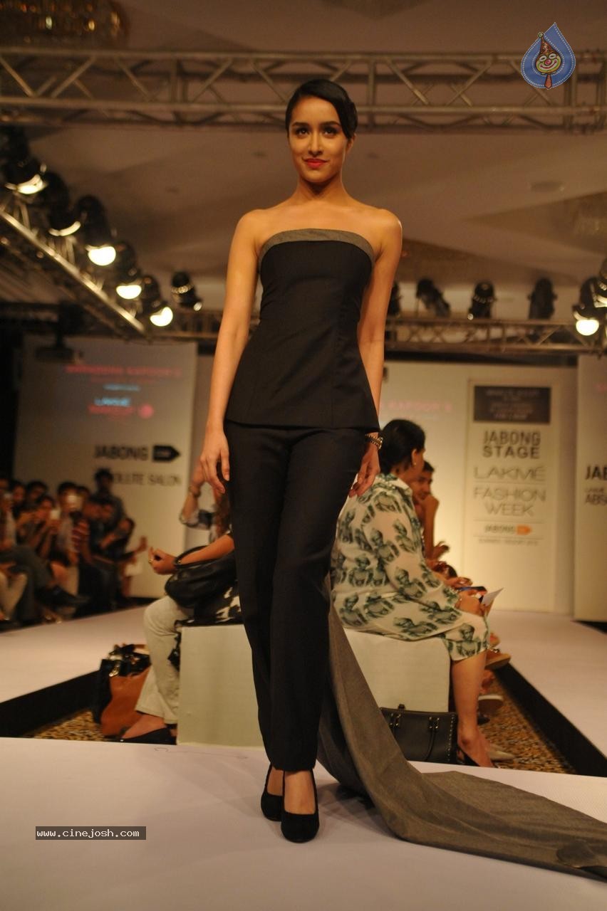 Bolly Celebs Walks the Ramp at LFW Summer Resort 2015 - 28 / 96 photos