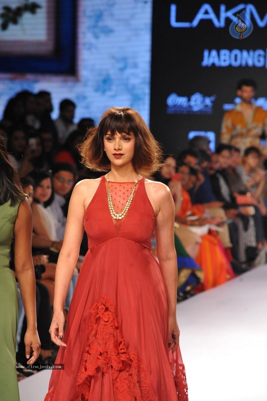 Bolly Celebs Walks the Ramp at LFW Summer Resort 2015 - 31 / 96 photos