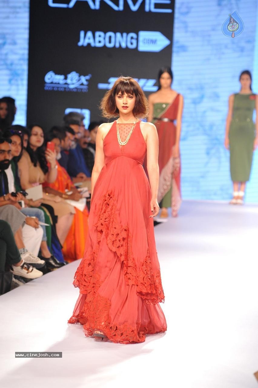 Bolly Celebs Walks the Ramp at LFW Summer Resort 2015 - 34 / 96 photos
