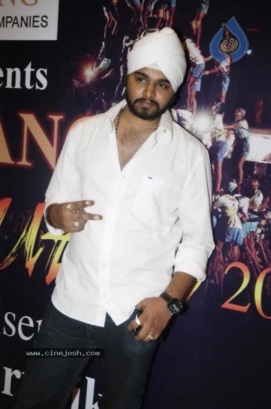 Bolly Hot Celebs at Dahi Handi Event in Night Club - 60 / 79 photos