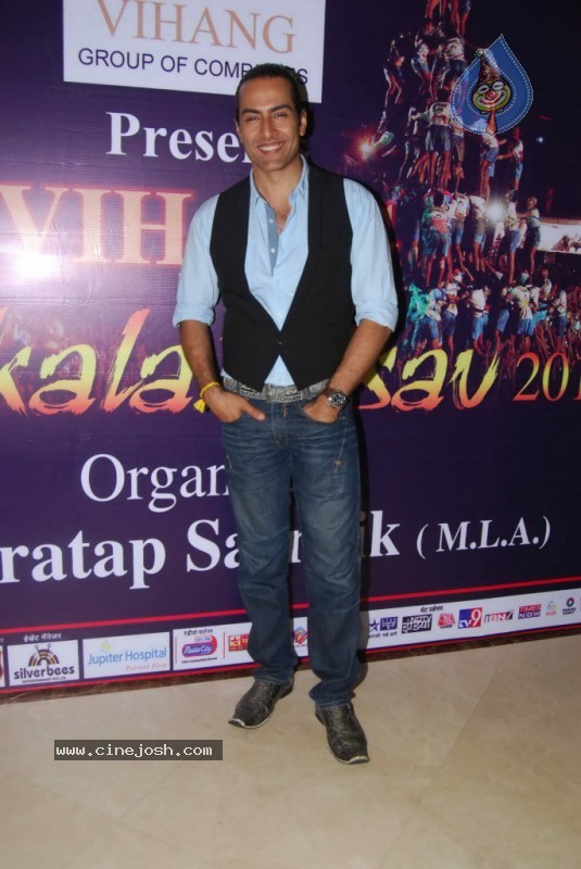 Bolly Hot Celebs at Dahi Handi Event in Night Club - 71 / 79 photos