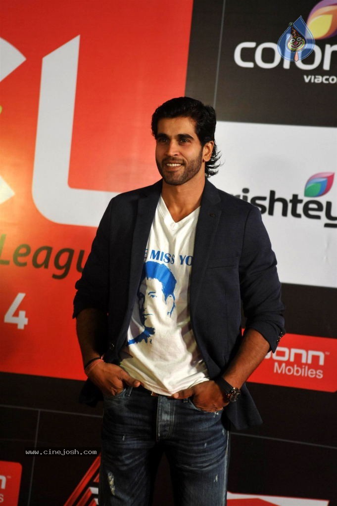 Bolly n South Celebs at CCL Season 4 Launch 01 - 15 / 150 photos