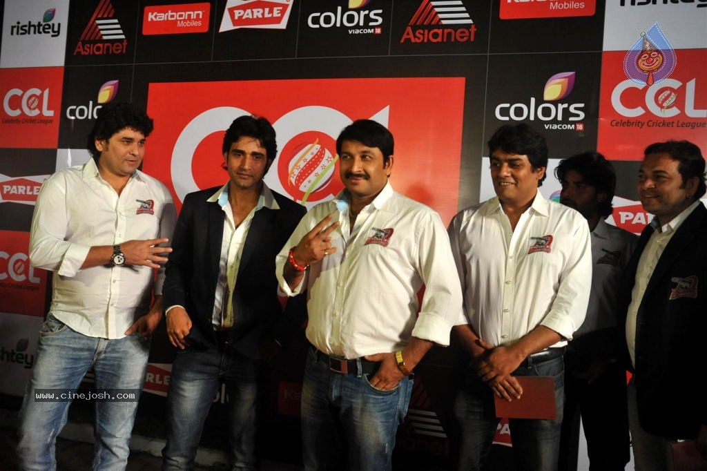 Bolly n South Celebs at CCL Season 4 Launch 01 - 20 / 150 photos