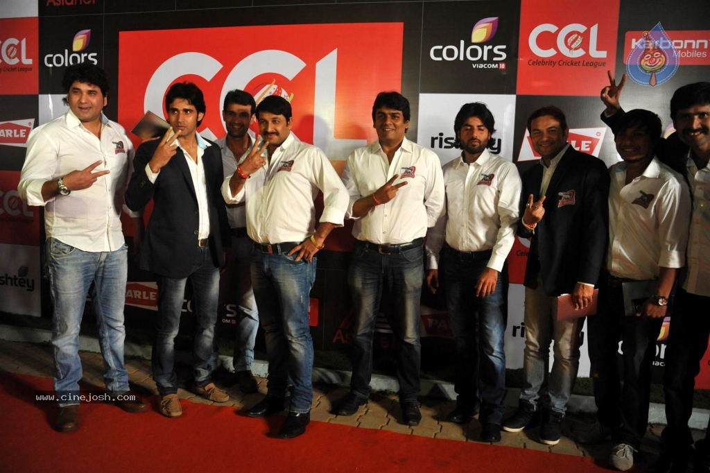 Bolly n South Celebs at CCL Season 4 Launch 01 - 34 / 150 photos