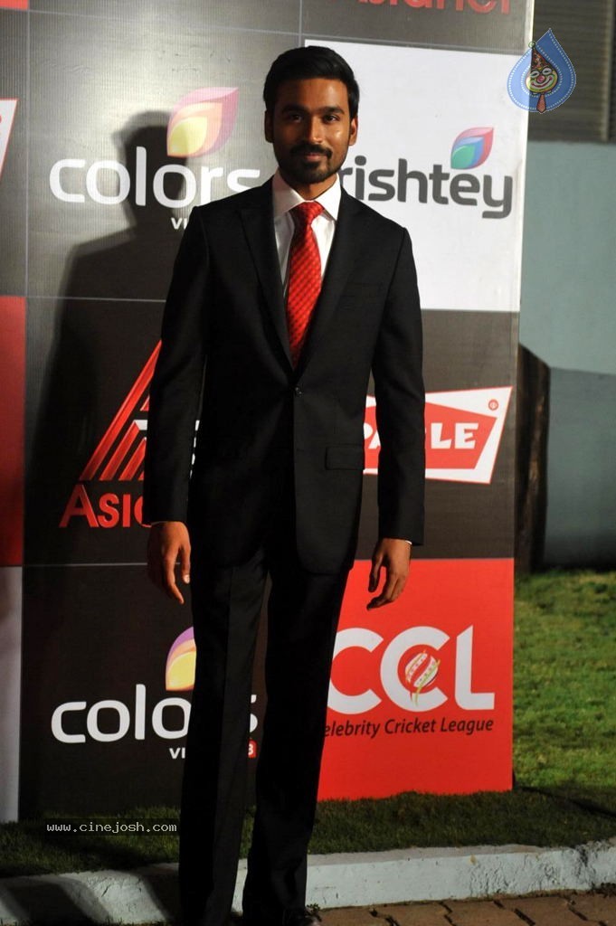 Bolly n South Celebs at CCL Season 4 Launch 01 - 57 / 150 photos