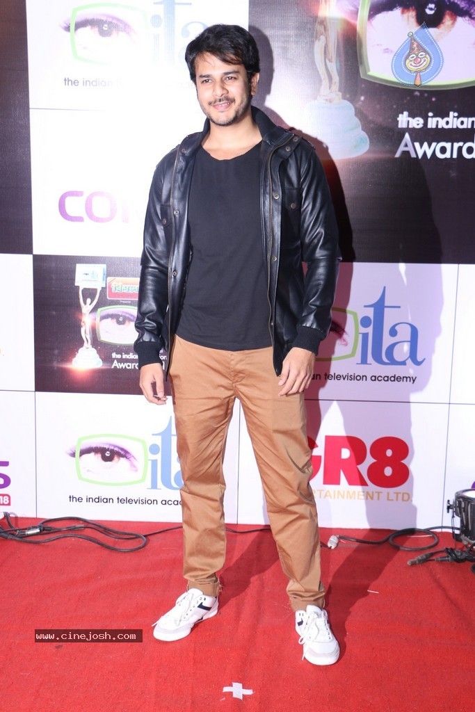 Bolly n TV Celebs at 14th Indian Television Academy Awards - 54 / 70 photos