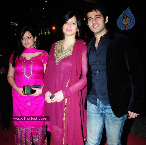 Bolly Stars at Dr.Agarwal's Daughter Wedding - 21 / 38 photos