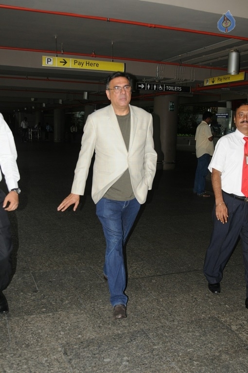 Bollywood Celebrities at Airport - 41 / 41 photos