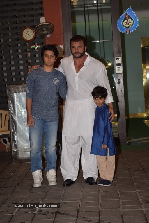 Bollywood Celebrities at Arpita Khan Pre Diwali Bash - 41 / 51 photos