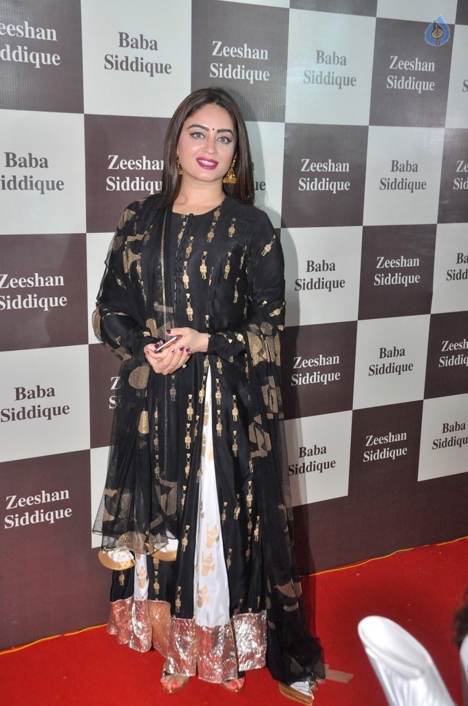 Bollywood Celebrities At Baba Siddique Iftar Party - 19 / 78 photos