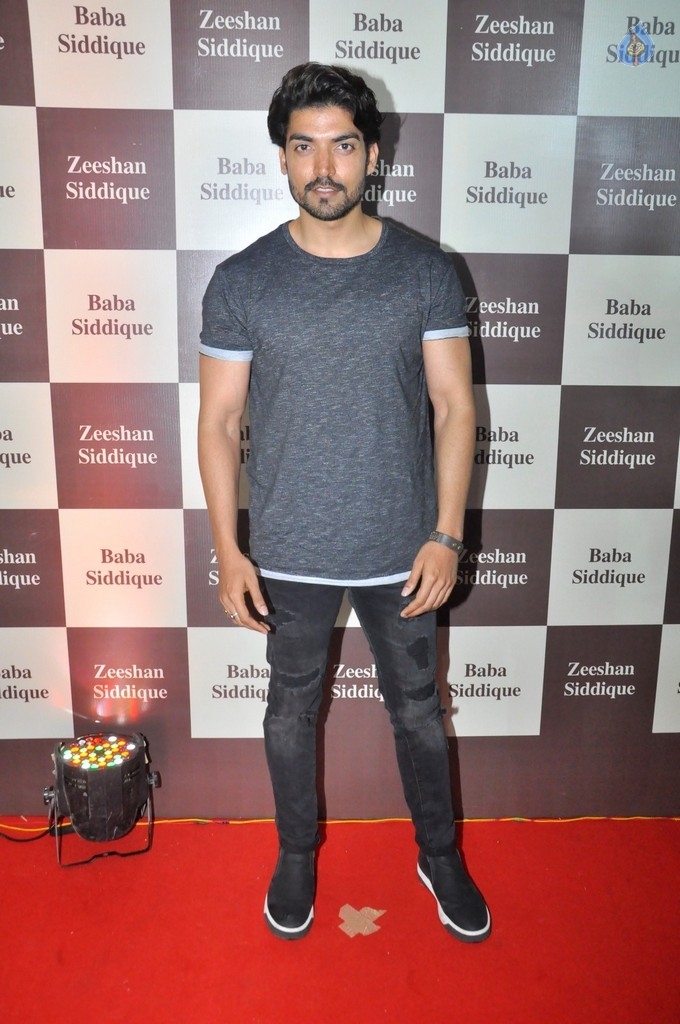 Bollywood Celebrities At Baba Siddique Iftar Party - 38 / 78 photos