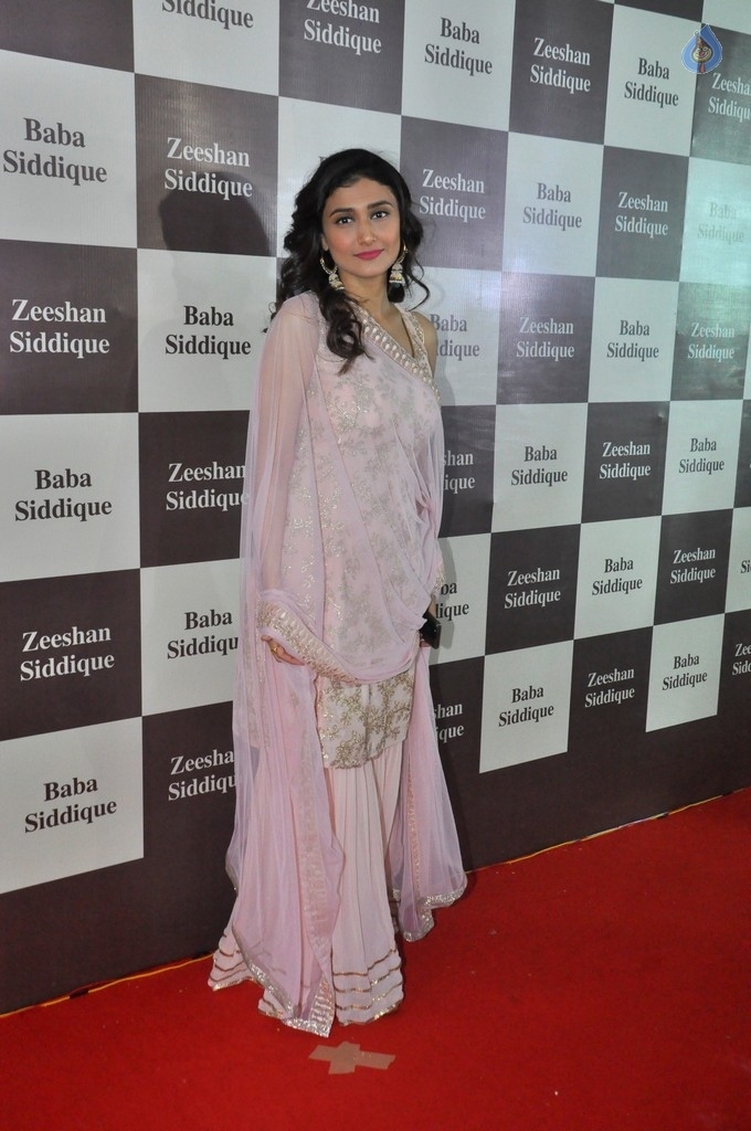 Bollywood Celebrities At Baba Siddique Iftar Party - 44 / 78 photos