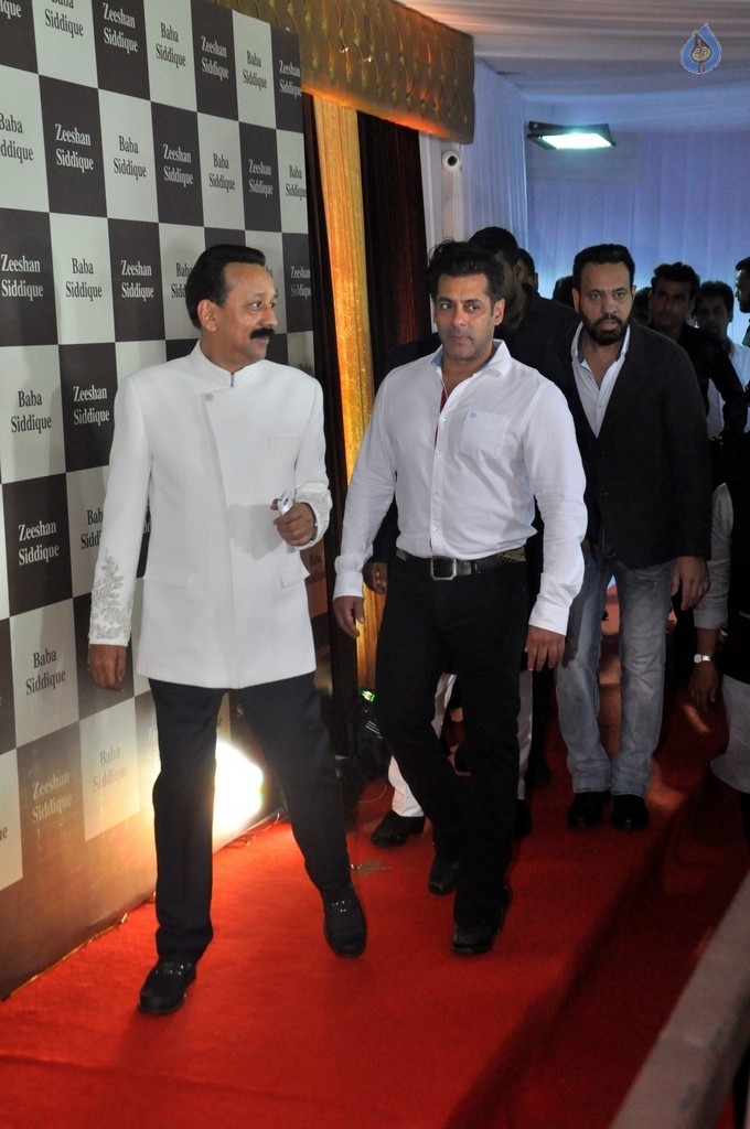 Bollywood Celebrities At Baba Siddique Iftar Party - 59 / 78 photos