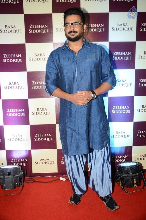 Bollywood Celebrities at Baba Siddique Ifter Party 1 - 11 / 80 photos