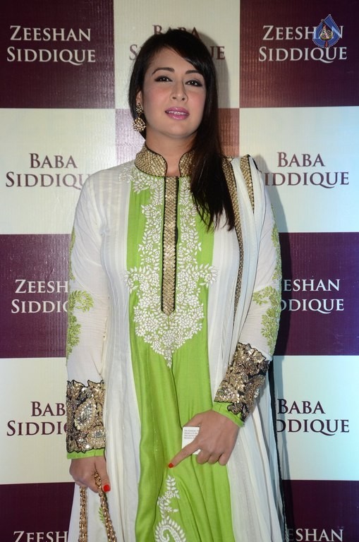 Bollywood Celebrities at Baba Siddique Ifter Party 1 - 26 / 80 photos